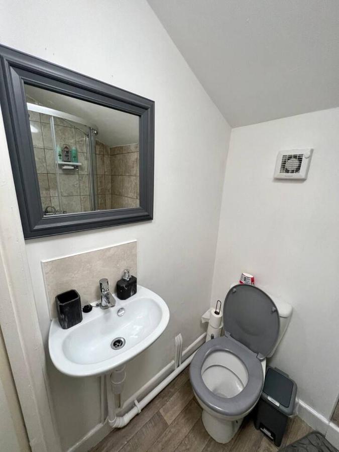 4 Bedroom Terrace House Wellingborough Exterior photo