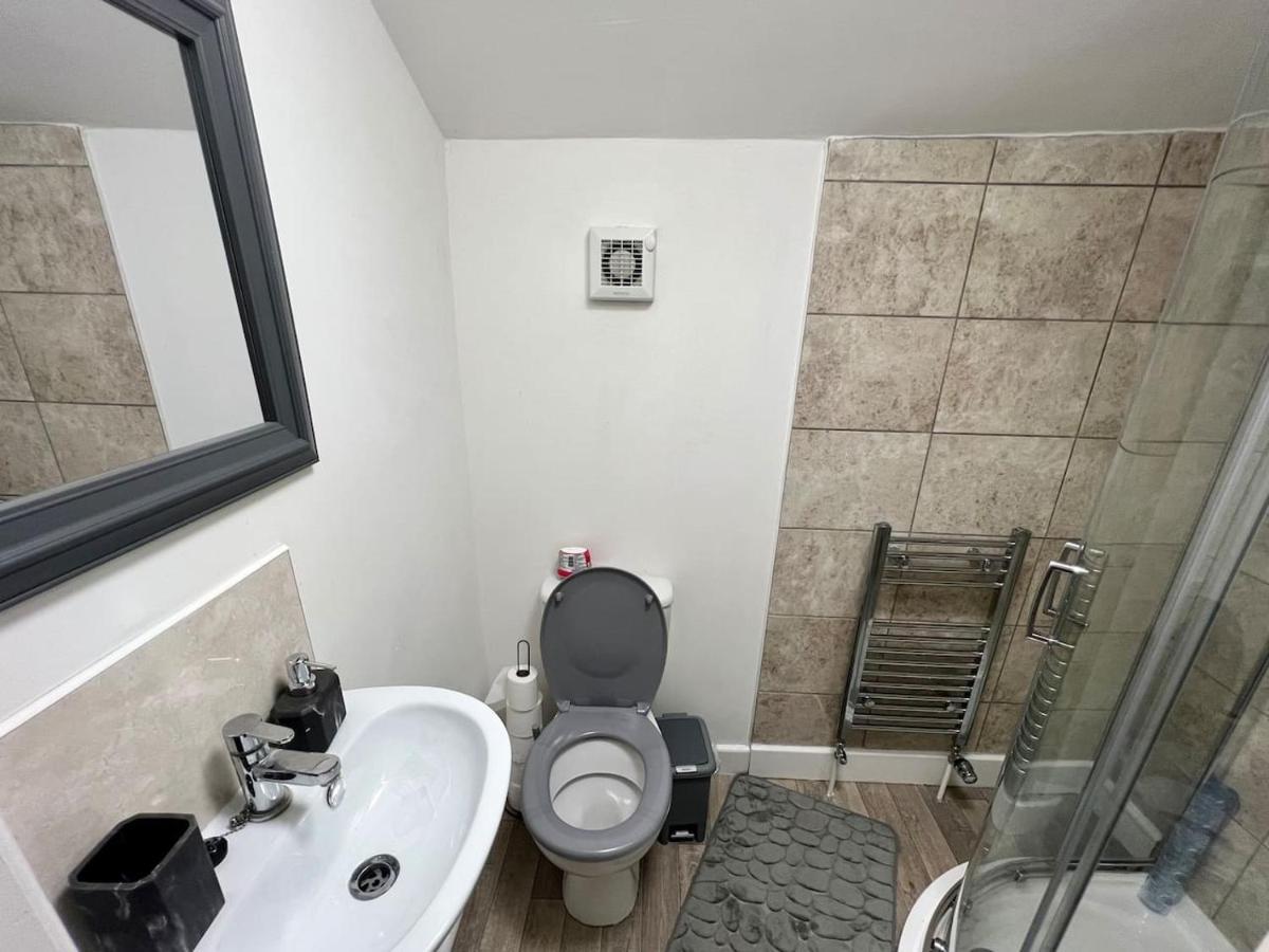 4 Bedroom Terrace House Wellingborough Exterior photo